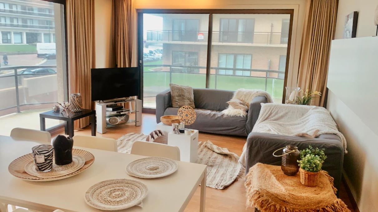 Ruim, Lichtrijk Appartement Met Groot Terras Uitstekend Gelegen In De Panne Dış mekan fotoğraf